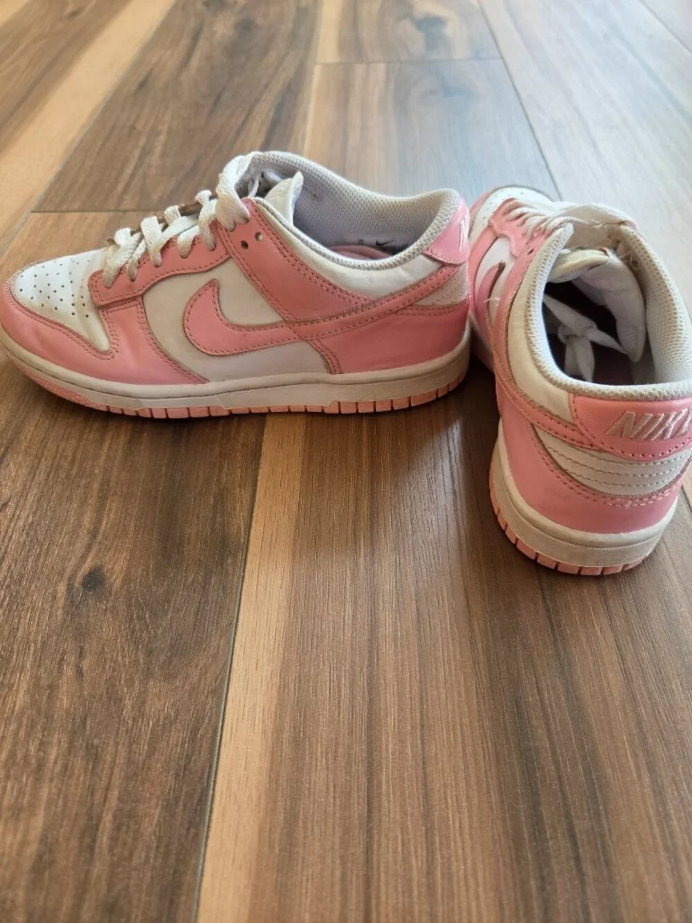 Nike pink white